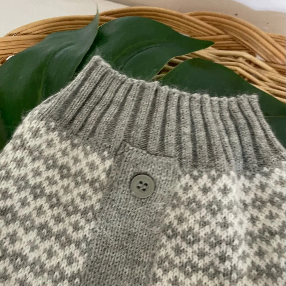 Vibrant Life Gray button front Dog Sweater cardigan Small Very good condition